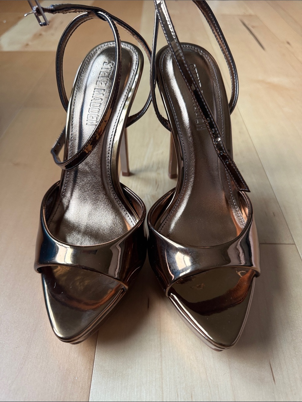Beautiful Rose Gold Metallic stiletto - Picture 2 of 4